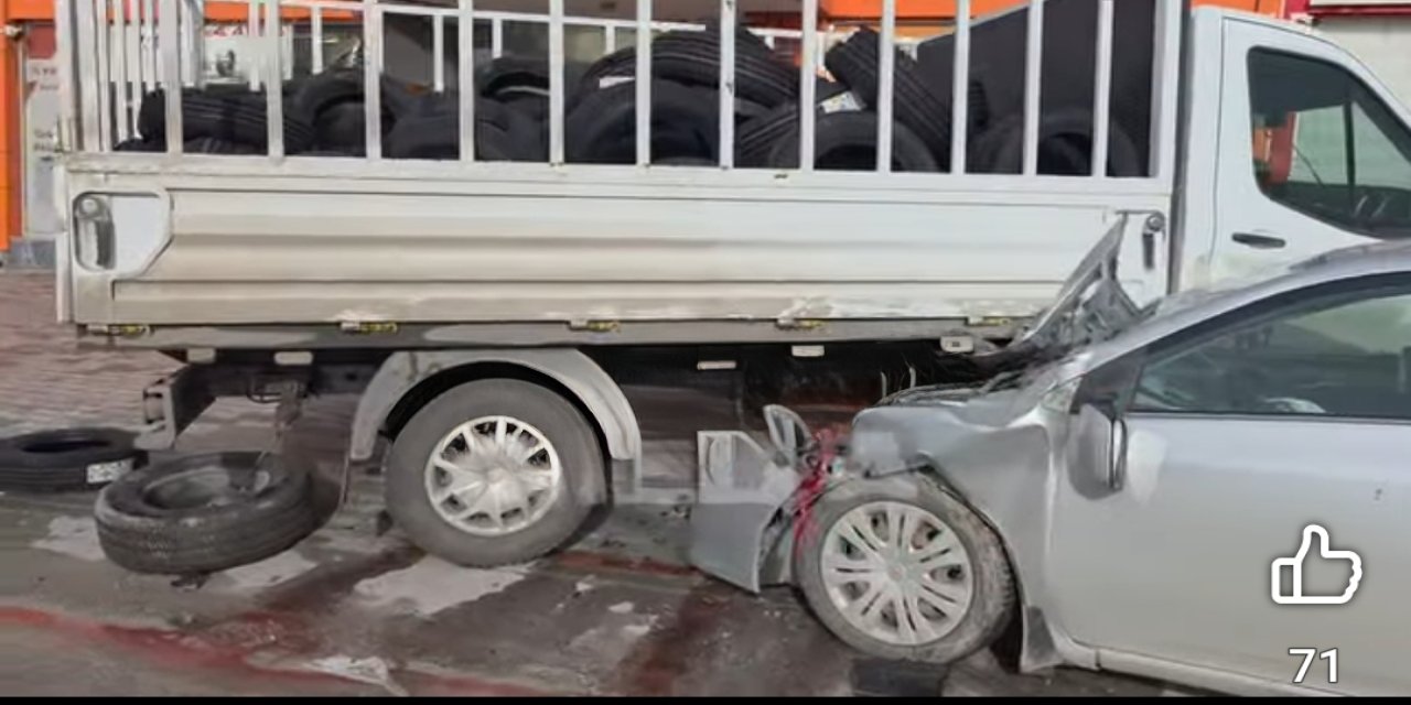 Eskil Sanayi Bölgesi’nde Trafik Kazası: İki Araç Çarpıştı, Yaralılar Var