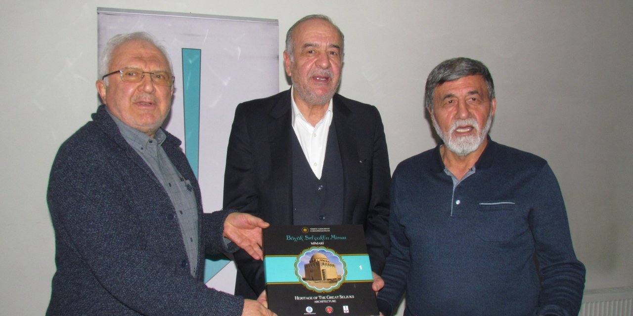 Konya Aydınlar Ocağı’nda Kadir Büyükhelvacıgil Anıldı