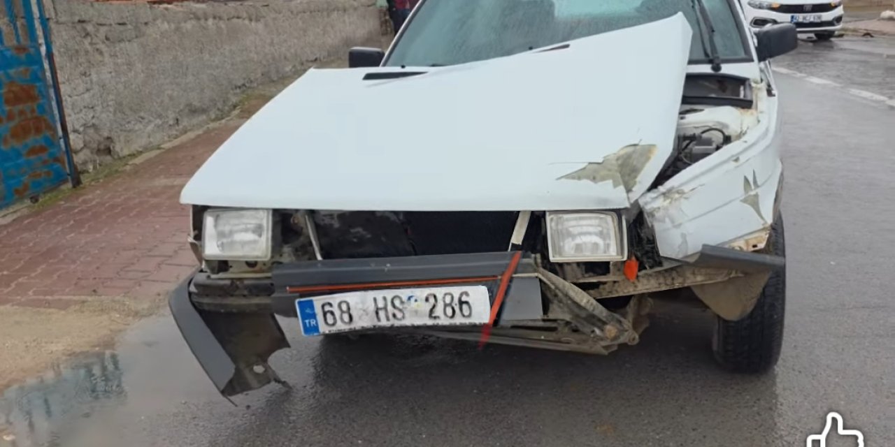 Eskil'de Trafik Kazası: 5 Kişi Hafif Sıyrıklarla Kurtuldu