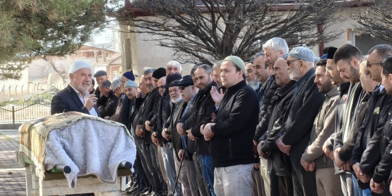 Eskil'de Cenazeye Katılım Artıyor: “Uhud Dağı Büyüklüğünde Sevap” Vurgusu