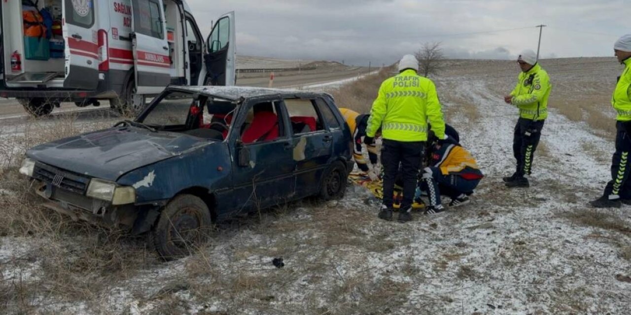 Aksaray’da Otomobil Şarampole Devrildi: 22 Yaşındaki Sürücü Yaralandı