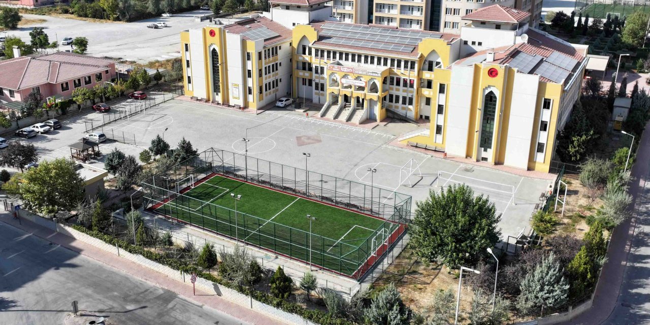 Karatay Belediyesi’nden 8 Okula FIFA Standartlarında Yeni Halı Saha