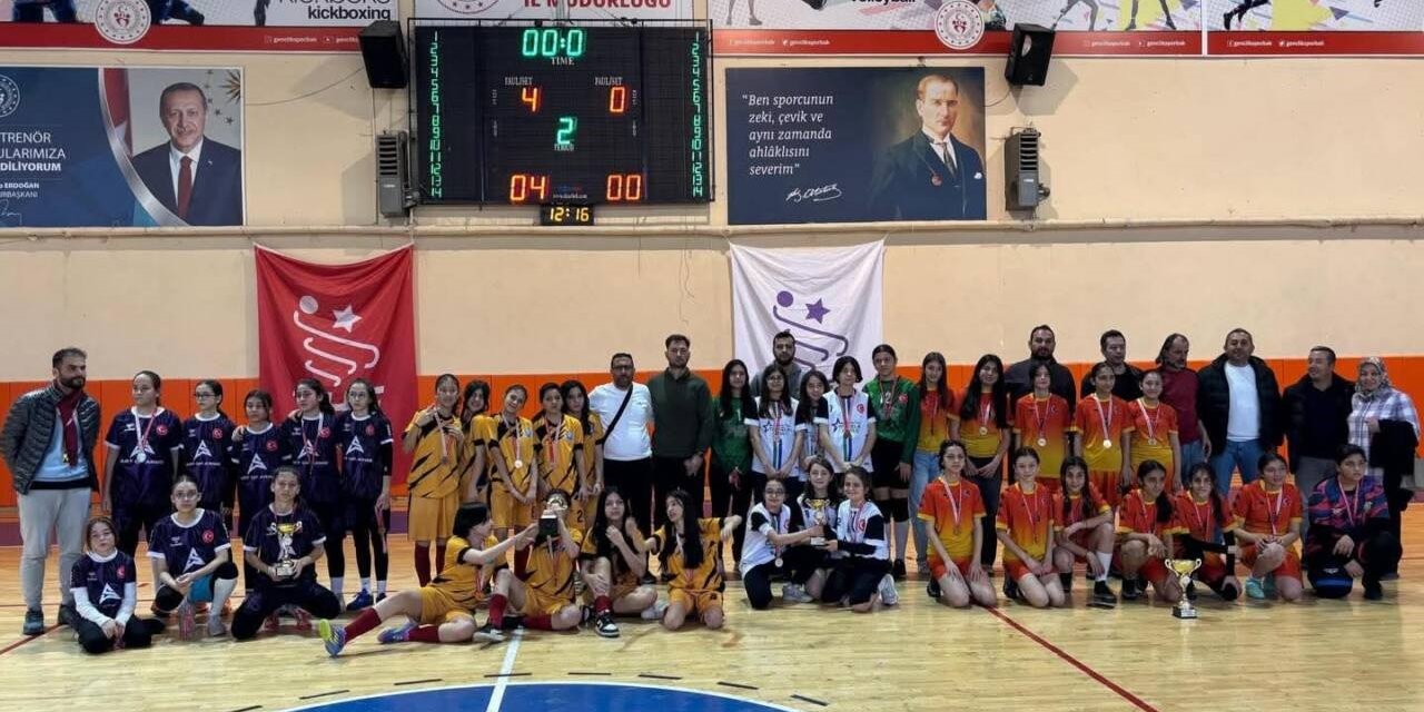 Eskilli Sporcuların Takımı Şampiyon Oldu: Yavuz Sultan Selim Ortaokulu Türkiye Yolunda