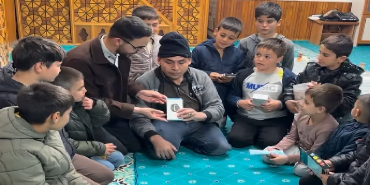 Eskilli İmam'dan Engelli Abdullah’a Köy Camiinde Doğum Günü Sürprizi