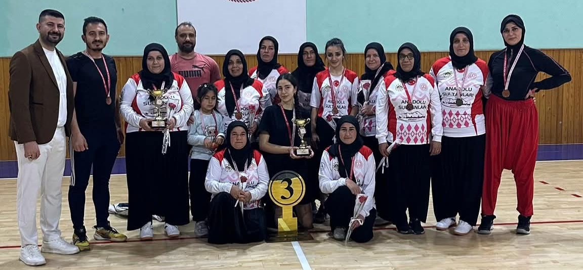 Anadolu Sultanları Voleybol Takımı Eskil’de Gösteri Maçına Çıkacak