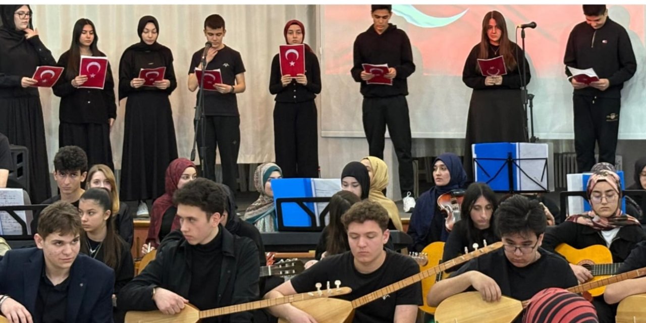 Enderun Lisesi’nde Çanakkale Zaferi ve İstiklal Marşı’nın Kabulü Coşkuyla Anıldı