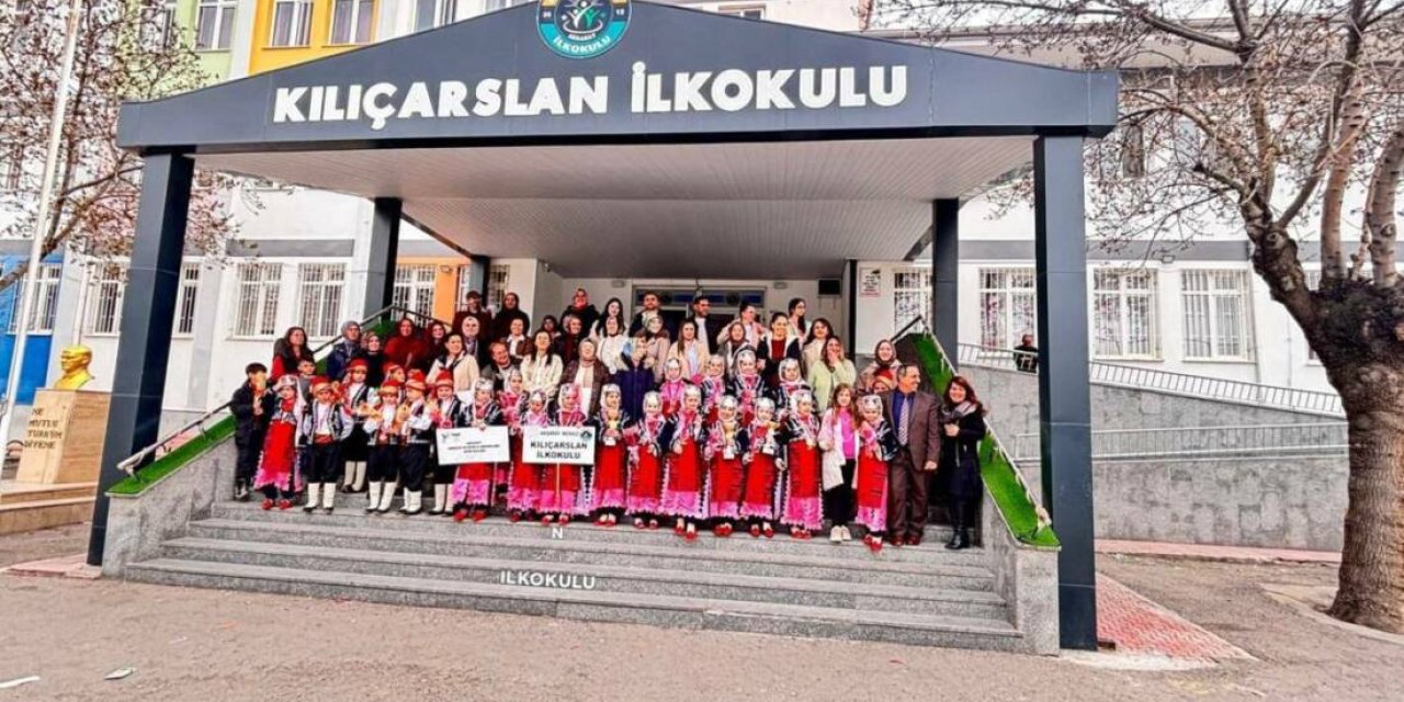Aksaray’da Kılıçarslan İlkokulu Halk Oyunları Ekibi Üç Birincilik Kazandı