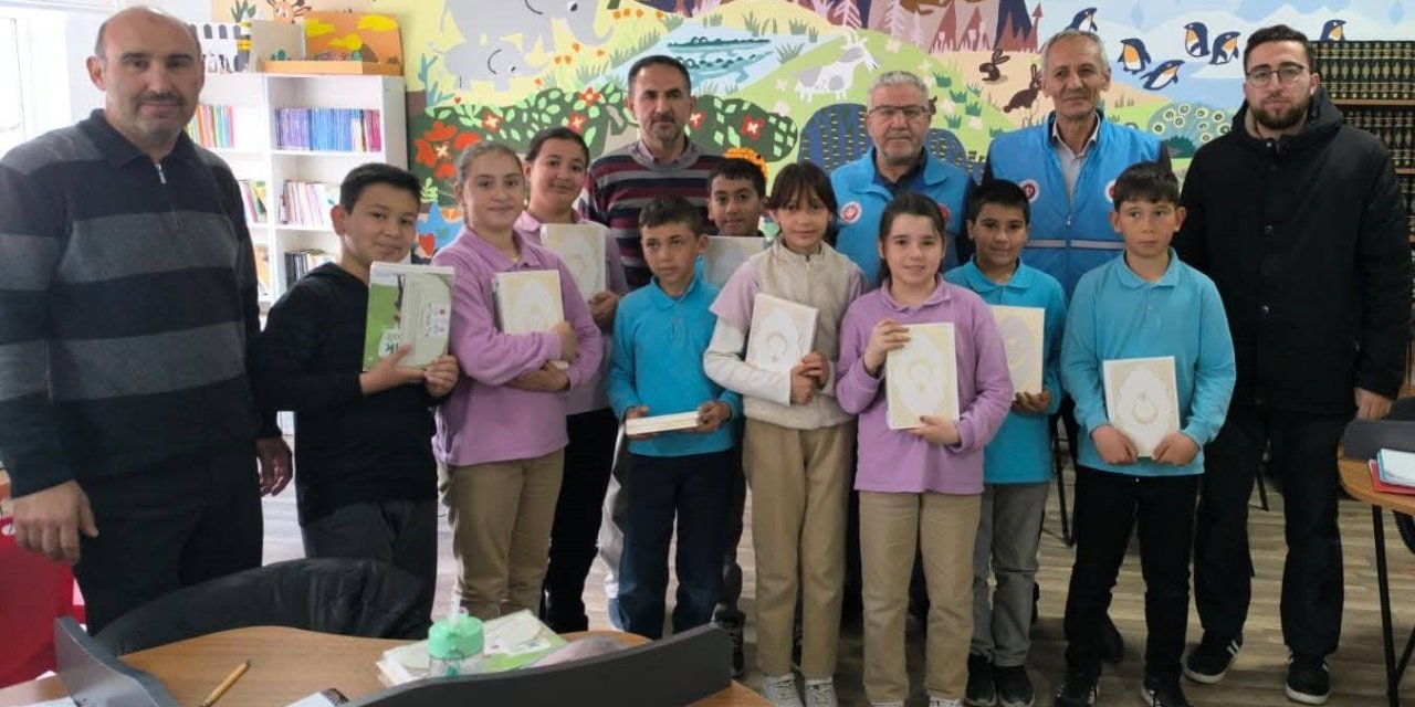 Eskil’de Öğrencilere Kur’an-ı Kerim Hediyesi: “Hediyem Kur’an Olsun” Projesi