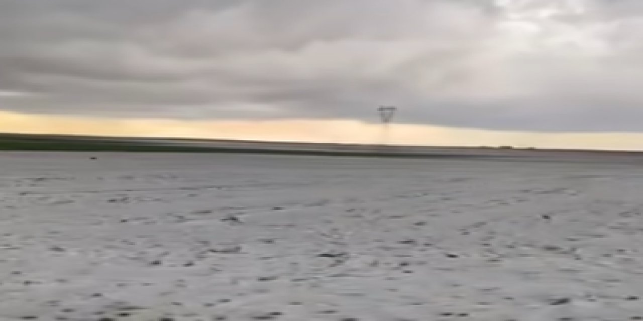 Karapınar'da etkili dolu yağışı