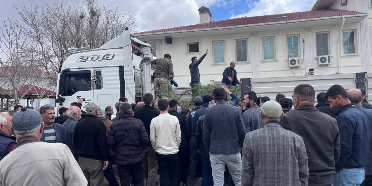 Eskil’de Yeşil Seferberliği Sürüyor: Fidanlar Vatandaşlarla Buluşuyor