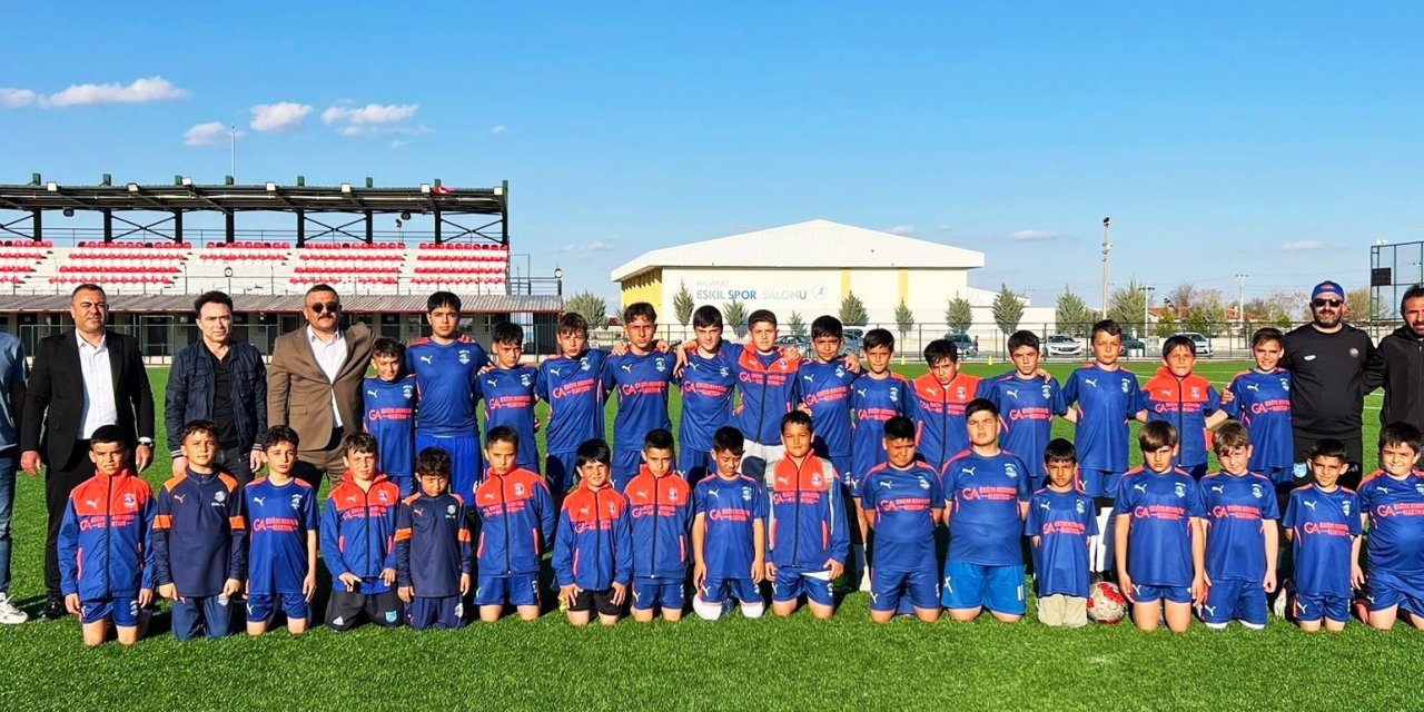Eskil Ülkü Ocakları’ndan Futbol Okuluna Ziyaret