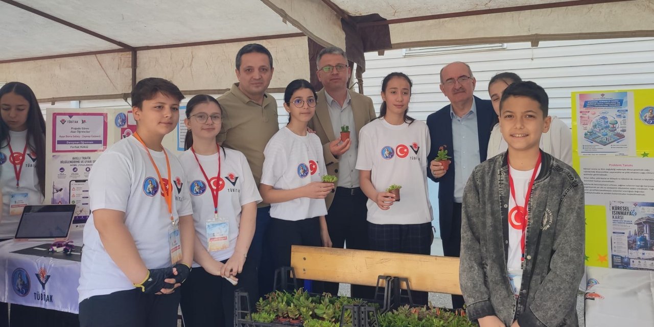 Kaşgarlı Mahmut Ortaokulu’ndan Bilim Fuarında Büyük Başarı