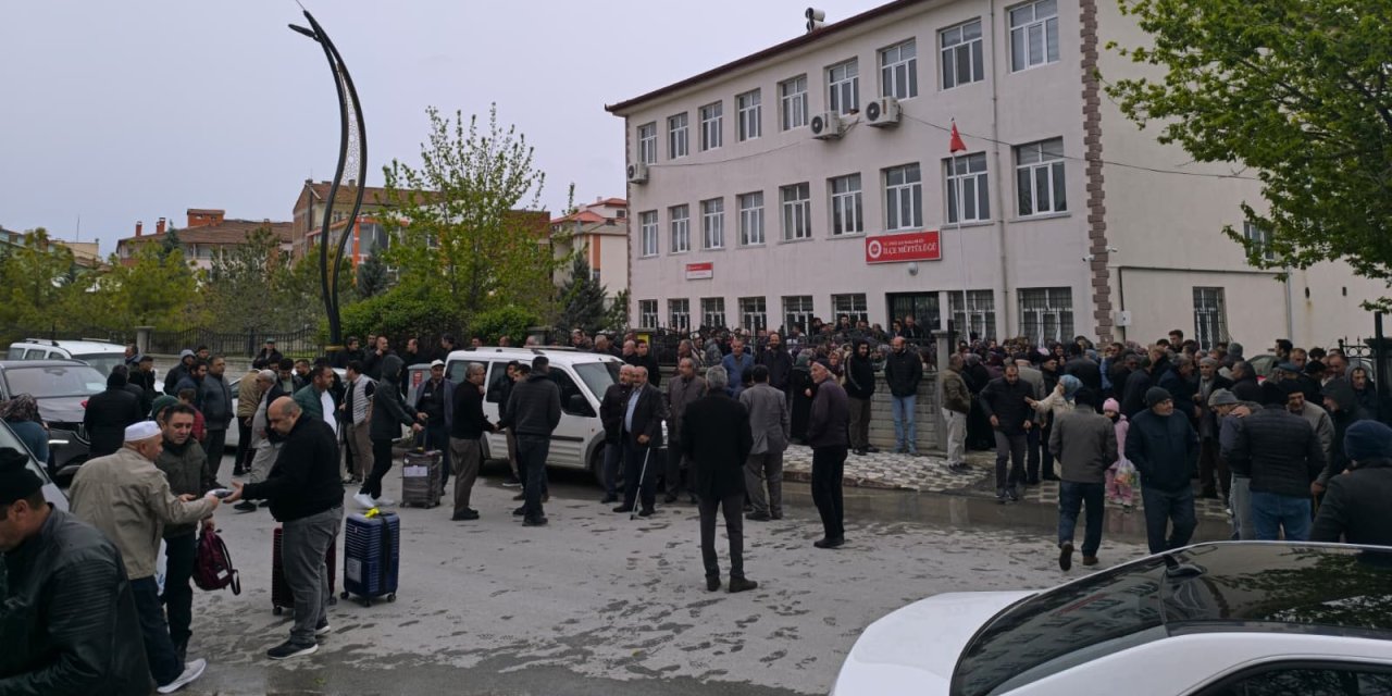 Eskil’de Hacı Adayları Dualarla Kutsal Topraklara Uğurlandı