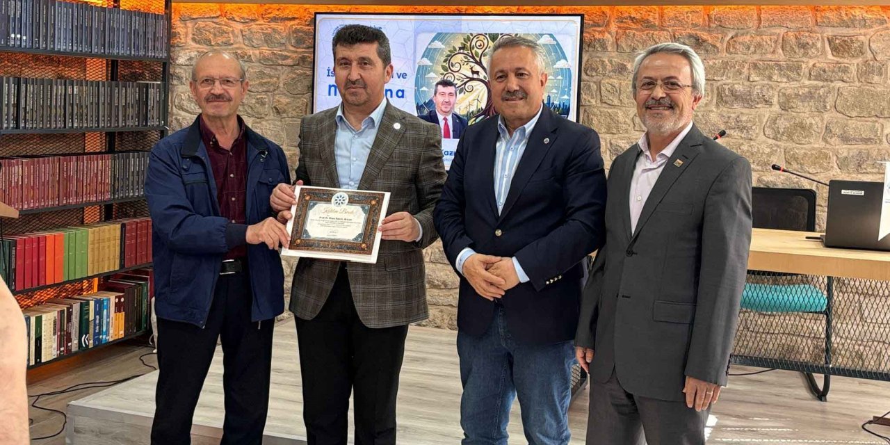 TYB Konya’da “İslam Ekolojisi ve Mevlâna” konferansı düzenlendi