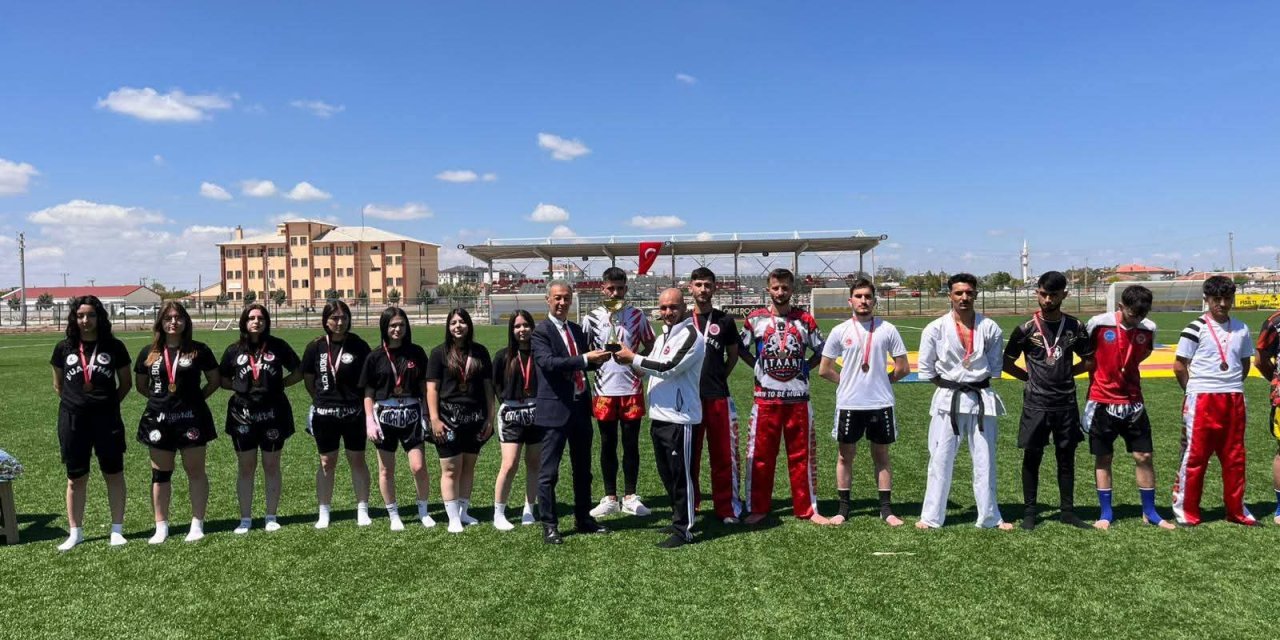 Eskil’de 19 Mayıs coşkusu: Atatürk’ü Anma, Gençlik ve Spor Bayramı törenle kutlandı