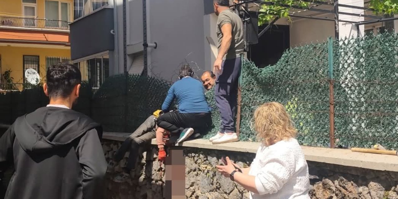 Aksaray'da 4’üncü Kattan Düşen İşçi, Sırtına Saplanan Demirle Hastaneye Kaldırıldı