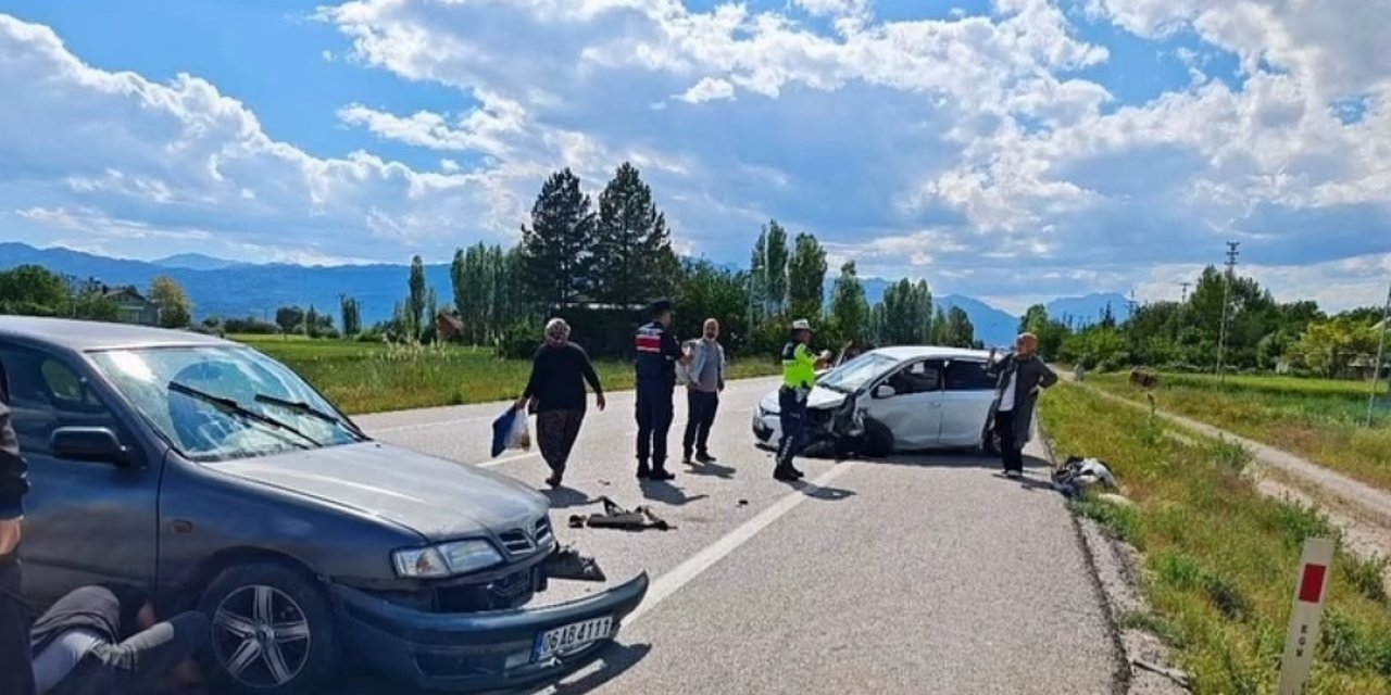 Seydişehir–Bozkır Yolunda Kafa Kafaya Kaza: 3 Kişi Yaralandı