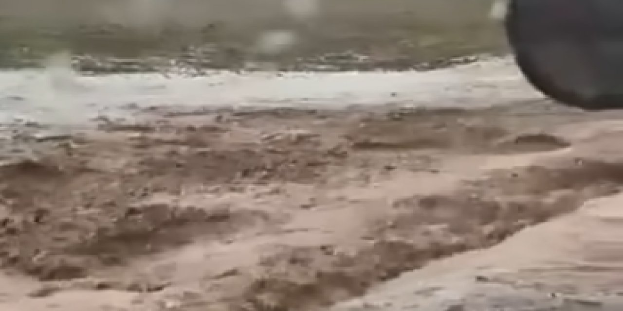 Altınekin'de Şiddetli Yağış Sel Getirdi: Tarlalar Göle Döndü! VİDEO
