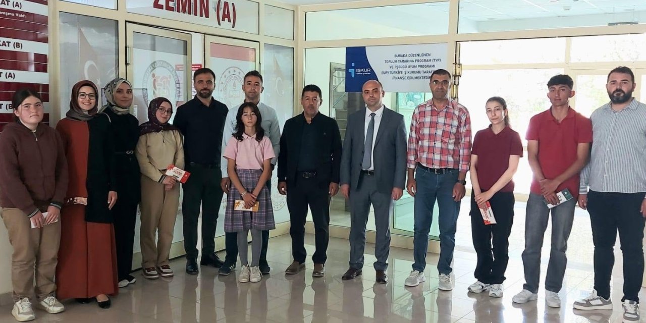 Eskil'de Akran Nezaketi Projesi’nde Başarı Gösteren Öğrenciler Ödüllendirildi