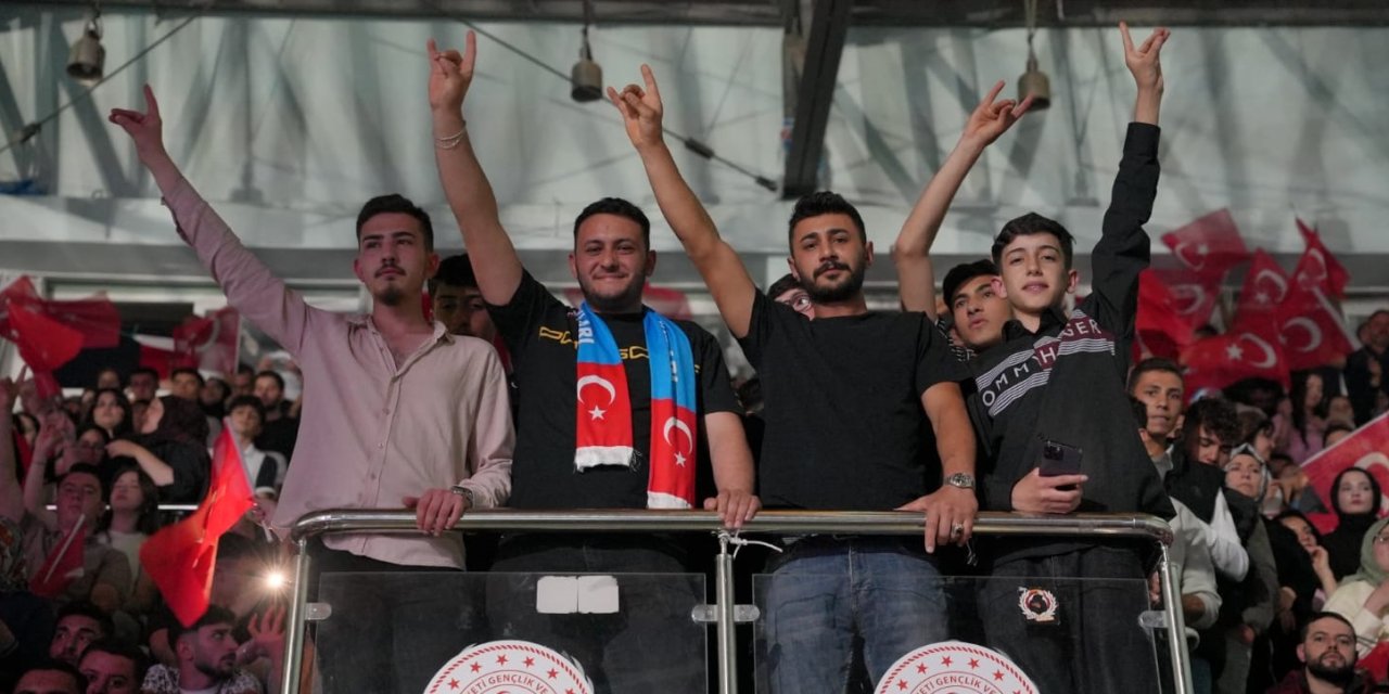 Aksaray’da Türk Gençlik Şölenine Rekor Katılım: Birlik ve Kardeşlik Mesajları Verildi