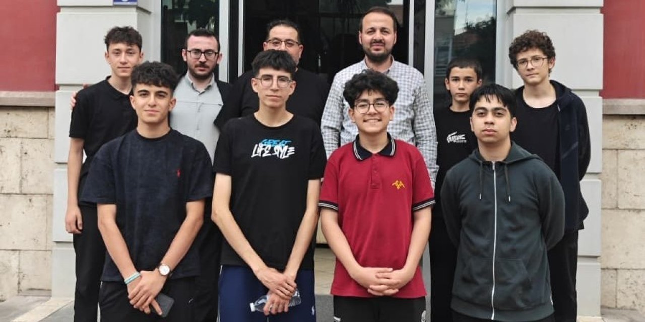 Özel Enderun Lisesi Öğrencilerinden Merhaba Gazetesi’ne Medya Ziyareti