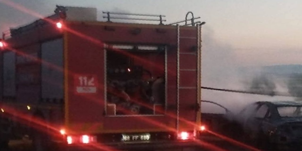 Otobanda Korkutan Araç Yangını: Ekipler Hızla Müdahale Etti