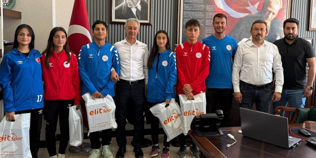 Eskilli Şampiyon Sporcular Belediye'de Ödüllendirildi