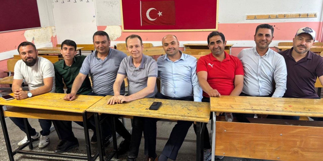 Eskil Yatılı Bölge Okulu Mezunları 27 Yıl Sonra Aynı Sırada Buluştu