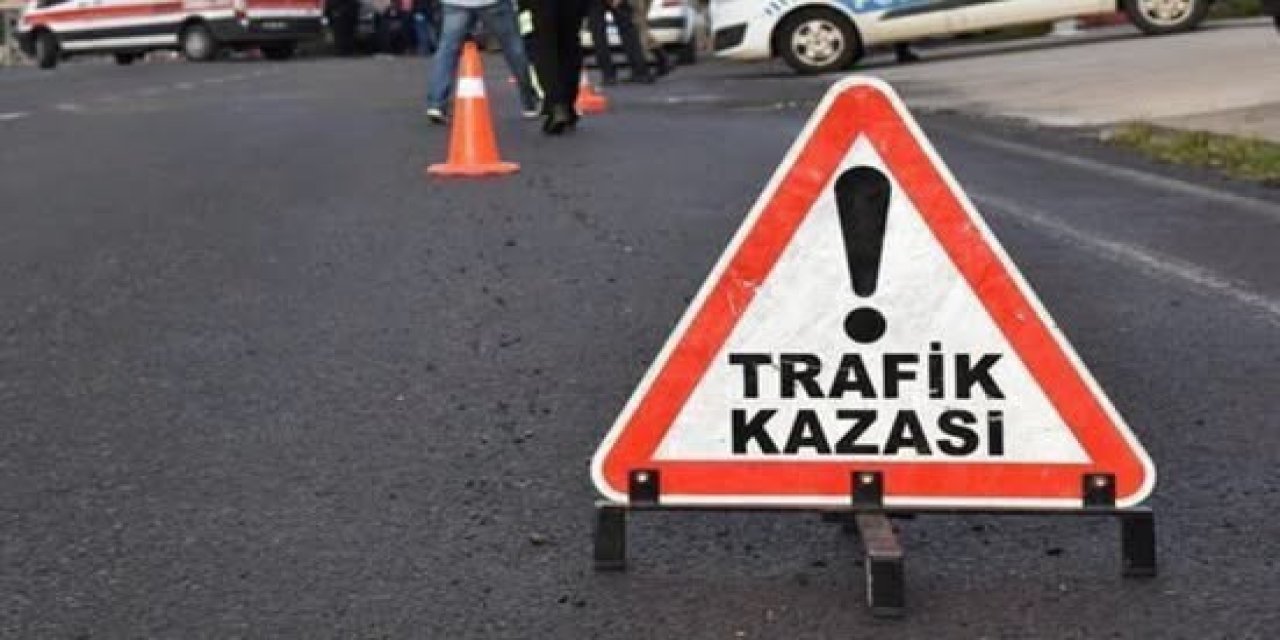 Seydişehir'de Otomobil Yayalara Çarptı: Minibüs Bekleyen 2 Kişi Yaralandı