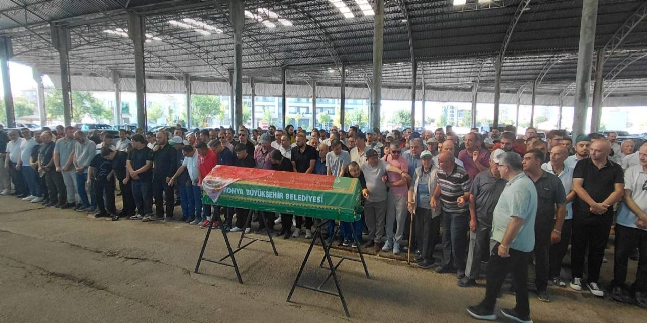 Konya'nın "Kırmızılı Kadını" Sultan Özcan Son Yolculuğuna Uğurlandı