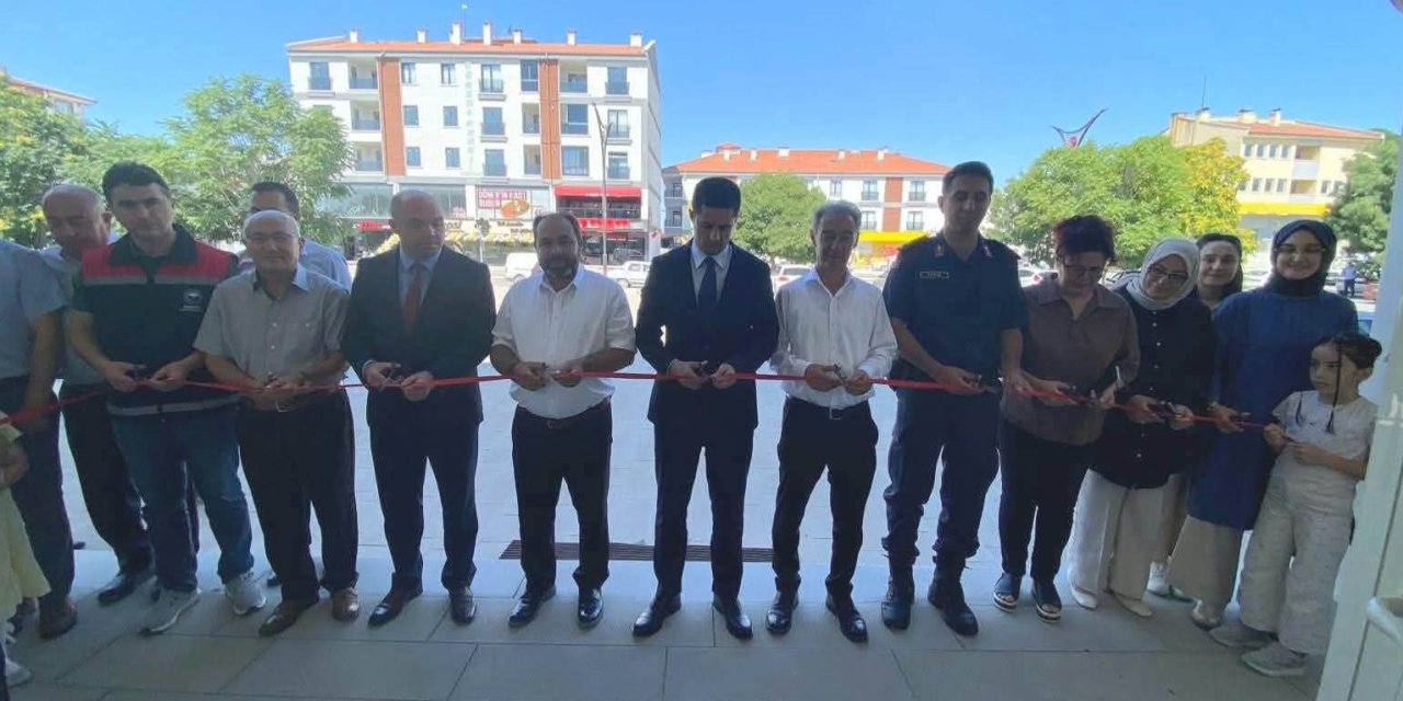 Eskil'de 15 Temmuz Resim Sergisi Büyük İlgi Gördü