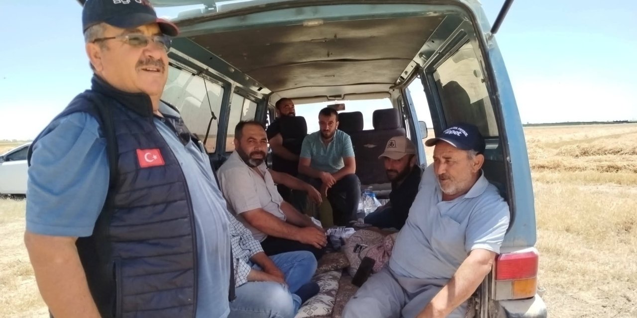 Bayram Yalvaç Hasat Mesaisindeki Çiftçileri Ziyaret Etti