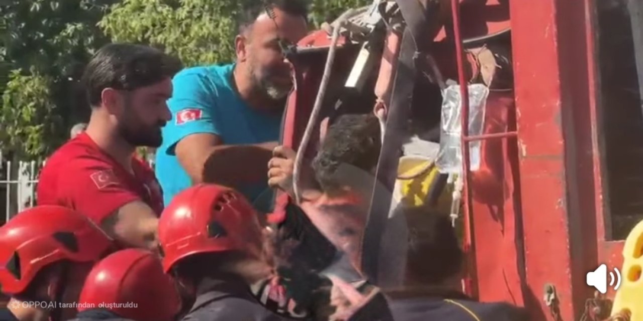 Aksaray'da Kamyonet Kamyona Çarptı: 2 Kişi Ağır Yaralandı