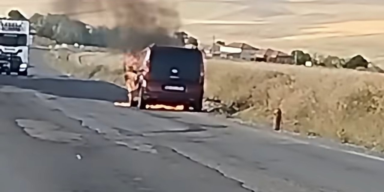 Seyir Halindeki Hafif Ticari Araç Alevlere Teslim Oldu