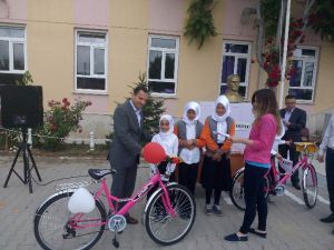 Tuzlukçu’da Öğrencilerin Karne Heyecanı