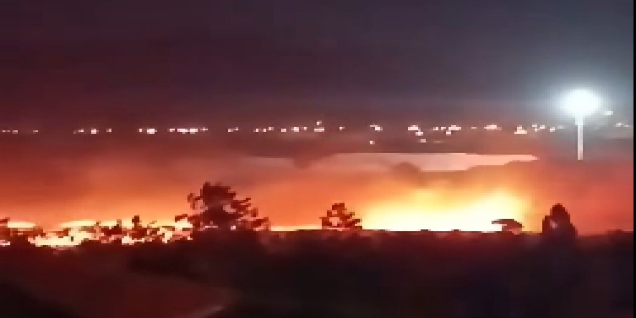 Karapınar'da Geceyi Alevler Aydınlattı, İtfaiye Faciayı Önledi