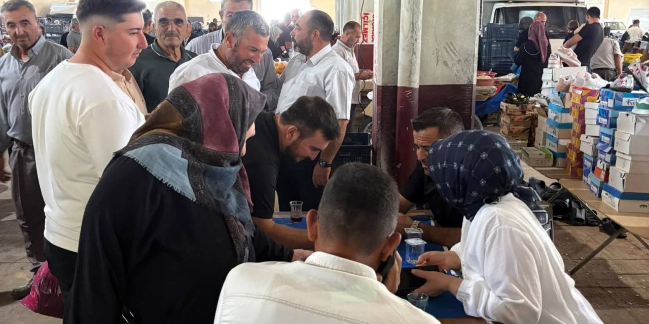 AK Parti Eskil Teşkilatı’ndan Pazar Yerinde Üye Seferberliği