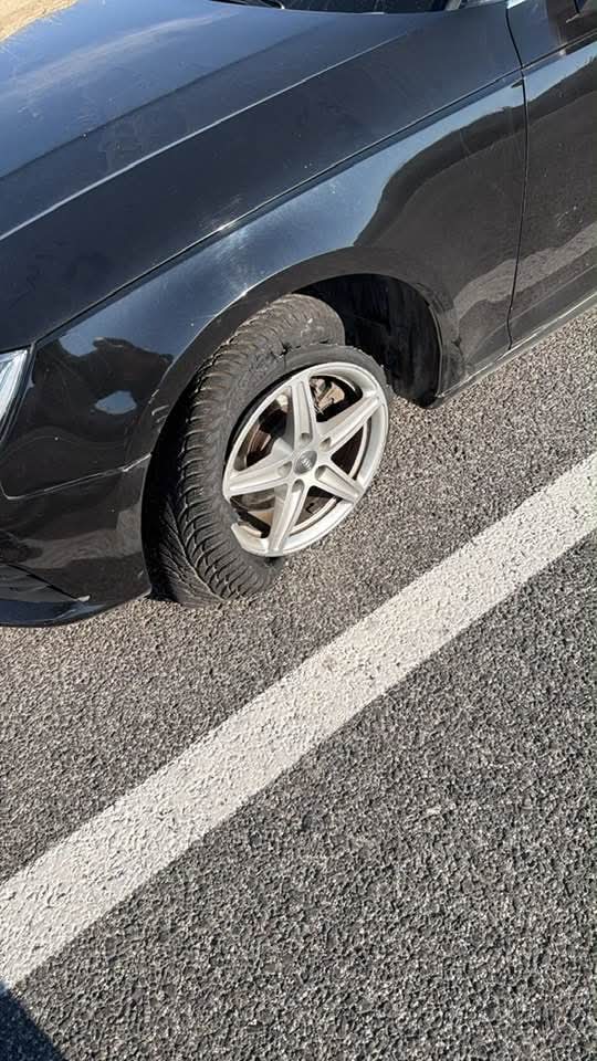 Eskil'de Büyük Tehlike: Ön Teker Hasar Gördü, Sürücü Ölümden Döndü