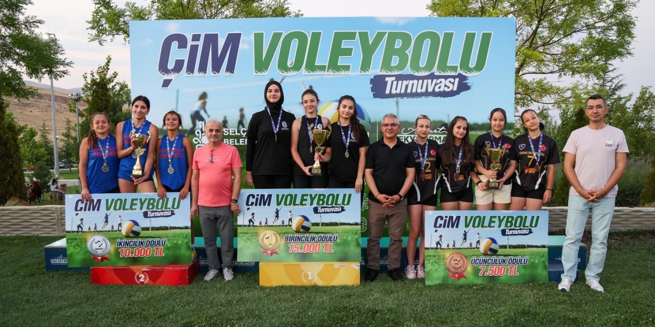 Selçuklu’da Çim Voleybolu Turnuvası Sona Erdi