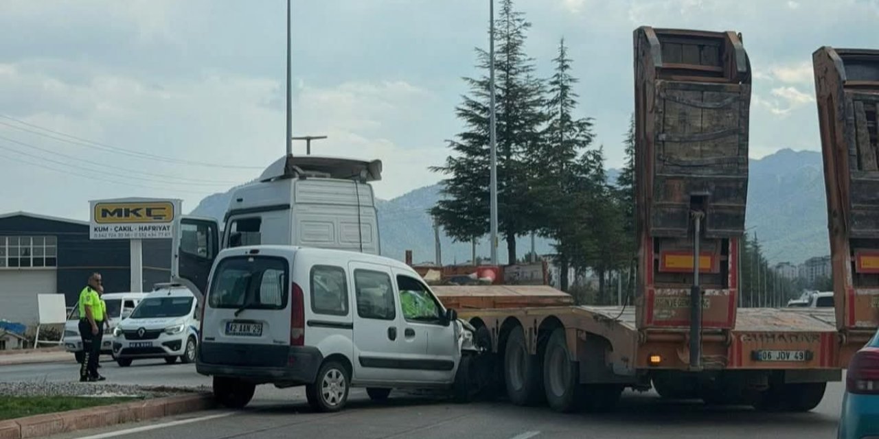 Seydişehir’de Trafik Kazası: Otomobil Tıra Çarptı, 5 Kişi Yaralandı