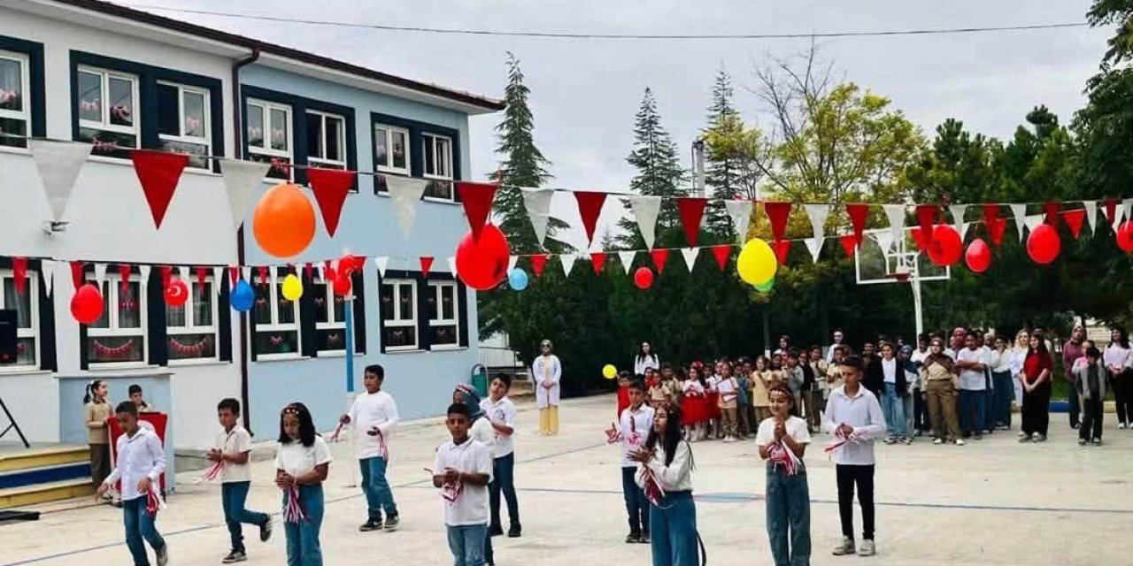 Eskil’de İlköğretim Haftası Coşkuyla Kutlandı