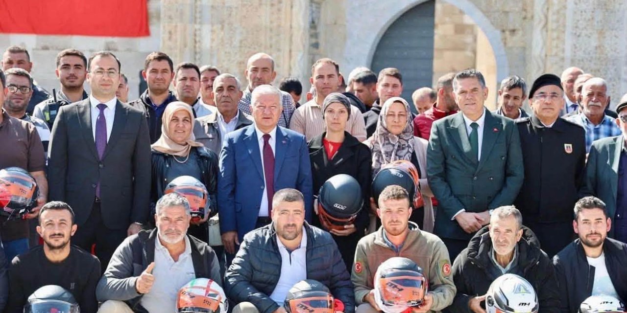 Sultanhanı’nda 200 Motosiklet Sürücüsüne Kask Dağıtıldı