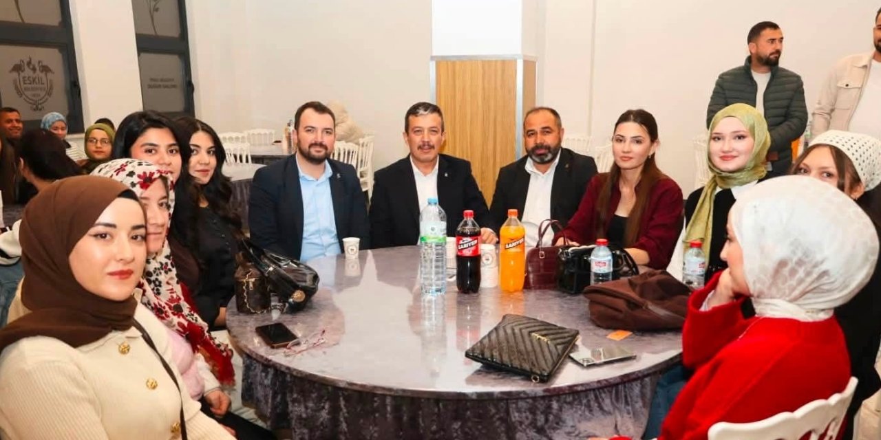 Eskil’de Gençlik Sıra Gecesi Buluşması