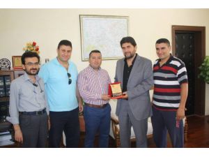 Derbent’te Kick Boks Sporuna Detek Veren Yöneticilere Plaket