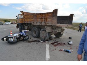Konya’da Yarış Motosikleti Kamyona Çarptı: İki Ölü
