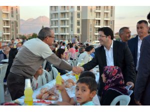 2 Bin Kişi Yunus Emre Mahallesinde İftar Yemeğinde Buluştu