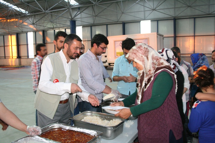 İHH Aksaray'da iftar verdi