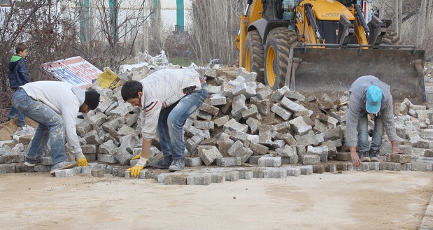 Bozkır Hisarlık Mahallesi'ne 10.200 m²lik parke taşı döşemesi yapıldı