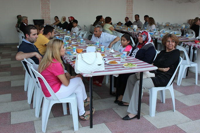 Sağlık çalışanları iftarda buluştu