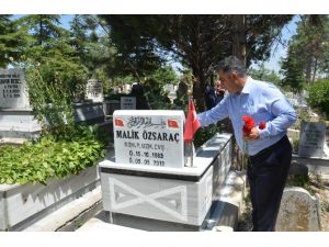 Başkan Özgüven Şehit Mezarlarını Ziyaret Etti